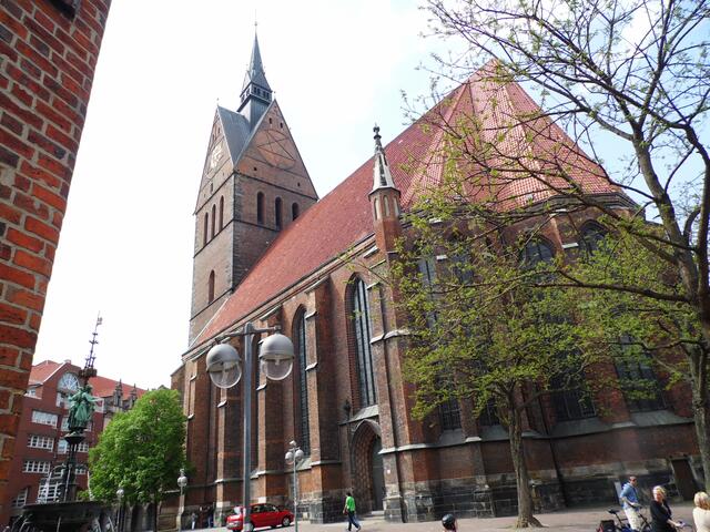 Die Marktkirche von der Schmiedestraße aus gesehen. Ein eindrucksvolles Bauwerk, das in nur eineinhalb Jahrzehnten errichtet wurde.