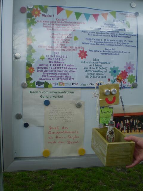 Bremen, 26. April 2017: Schaukasten bei der Wilhelm-Kaisen-Oberschule