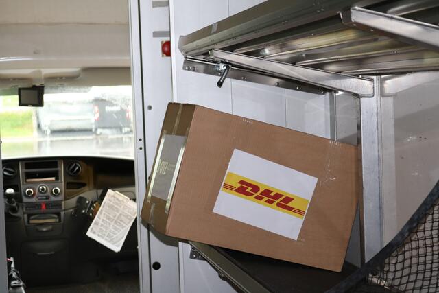 Die Anordnung der Pakete im LKW liegt in der Hand des DHL-Ausfahrers