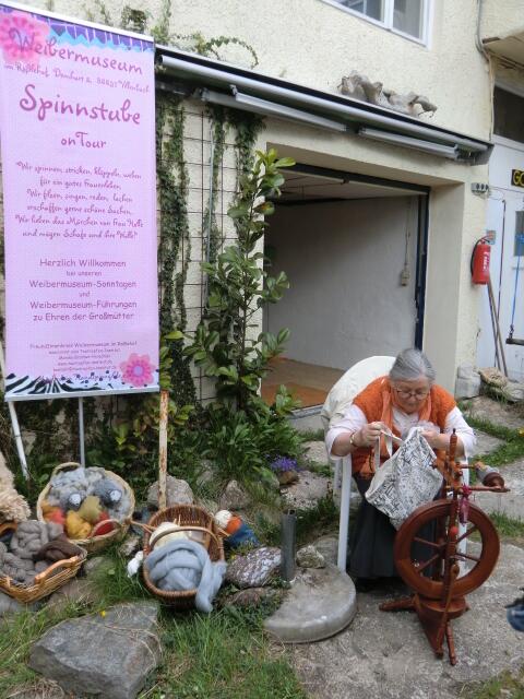 Spinnstube on Tour vom Weibermuseum mit der Initiatorin Monika Brönner-Hirschler