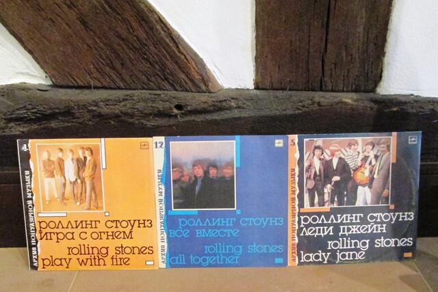 Plattenhüllen der Melodia-Alben aus der Sowjetunion: „Play with fire“, „All together“ und „Lady Jane“.