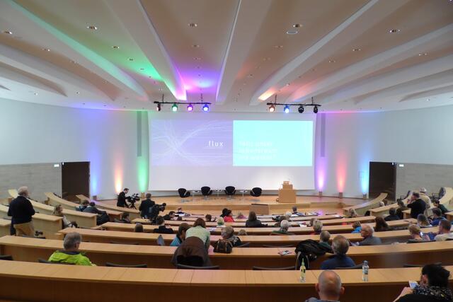 Aber nur die Außenfassade gleicht dem alten Schloss. Innen ist es modern ausgebaut.