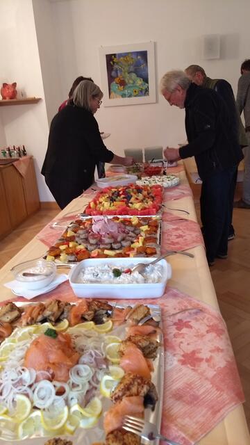 Sehr beliebt das Büfett am Donnerstag - hier ist Beginn