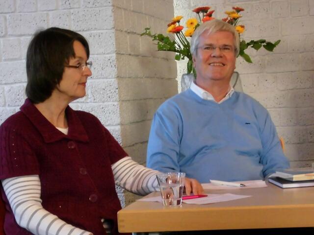 . . . Pastor Michael Schulze,re., von St. Pankratius und Ingrid Kasten von der Landeskirchlichen Gemeinschaft,li.    . . .