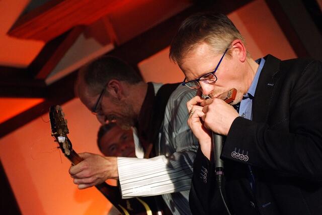 Brackstedter Mühlenkonzert. Veranstalter: Ehme de Riese. Mit Jörg Seidel (voc, git), Larry Fuller (piano), Martin Pizzarelli (baß), David Rose (voc) und Martin Blohm als Organisator und natürlich an der Mundharmonika.