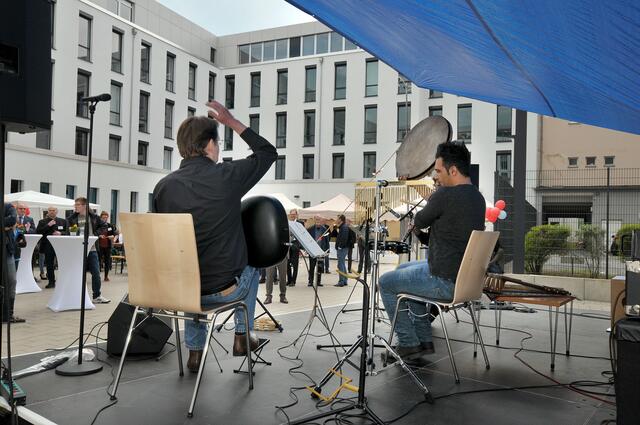 Das Edelholz-Trio spielte zum Auftakt des Tags der offenen Tür.