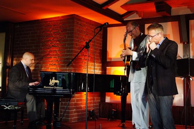Brackstedter Mühlenkonzert. Veranstalter: Ehme de Riese. Mit Jörg Seidel (voc, git), Larry Fuller (piano), Martin Pizzarelli (baß), David Rose (voc) und Martin Blohm an der Mundharmonika.