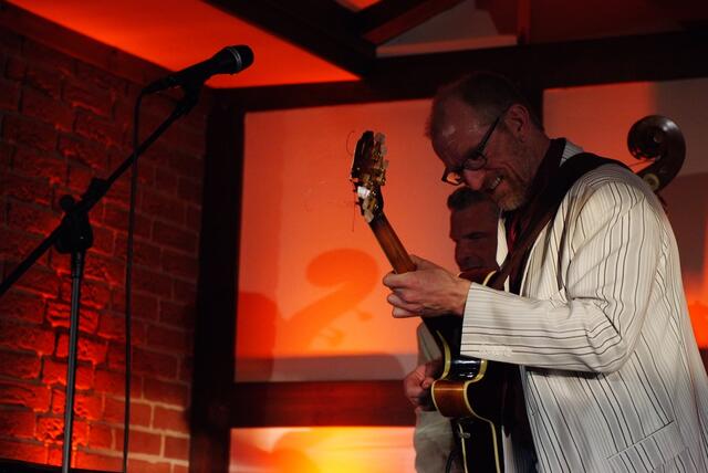 Brackstedter Mühlenkonzert. Veranstalter: Ehme de Riese. Mit Jörg Seidel (voc, git), Larry Fuller (piano), Martin Pizzarelli (baß), David Rose (voc) und Martin Blohm an der Mundharmonika.