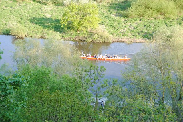 Die Drachenbootfahrer trainieren für ihr nächstes Rennen