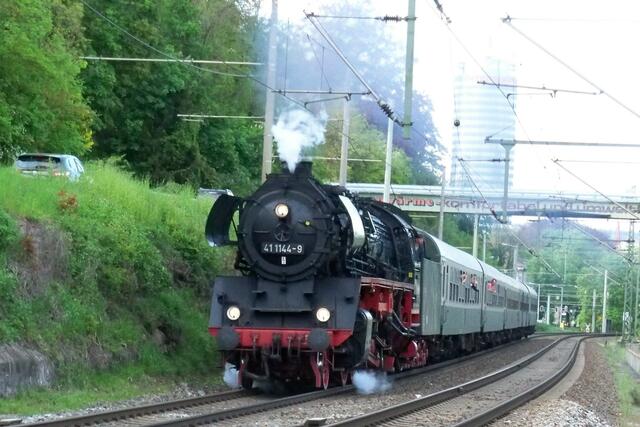 41 1144-9 auf der Rückfahrt von der Landesgartenaustellung bei der Durchfahrt in Jena