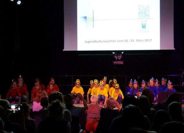 Die Grundschule Süd und die Christopherusschule zeigten einen Teil der einstudierten Choreografie