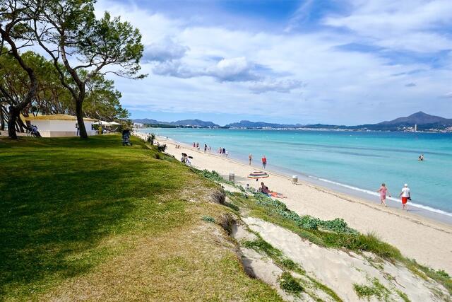 Der Sandstrand beim Playa de Muro
