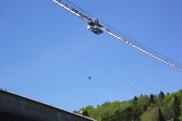 Von dort können sich Adrenalinjunkies in die Tiefe stürzen.