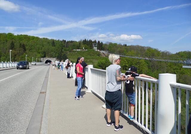 Von der Mauerkrone hat man einen guten Blick darauf.