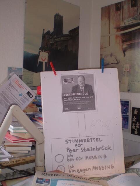 20. Mai 2014: Blick auf das BAKI-Plakat "STIMMZETTEL für Peer Steinbrück" mit dem Kreuz