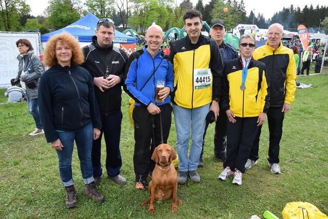 Post SV Lehrte am Rennsteig: Marion, Dirk, Knut, Torda, Harald, Reiner, Annegret und Wolfgang