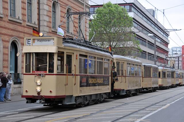 Oldtimerparade der Üstra zum 125jährigen Jubiläum.