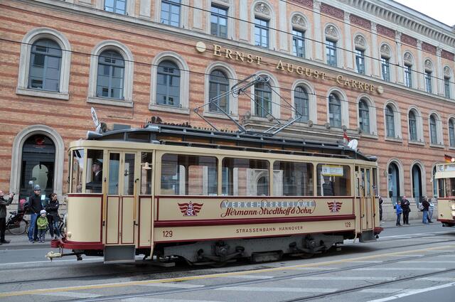 Oldtimerparade der Üstra zum 125jährigen Jubiläum.