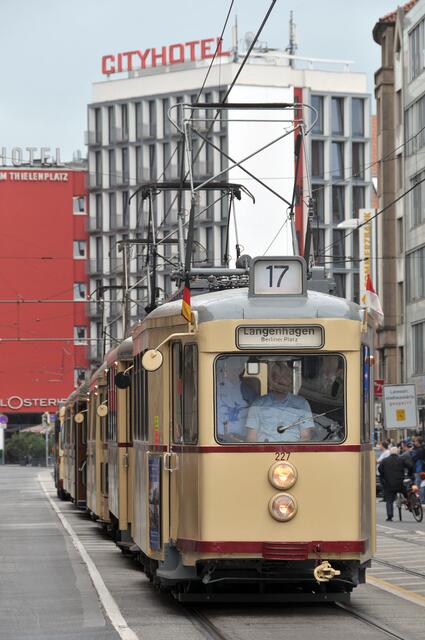 Oldtimerparade der Üstra zum 125jährigen Jubiläum.