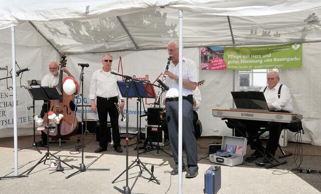"Hot 4 Jazz" spielt Jazz der goldenen 20er.