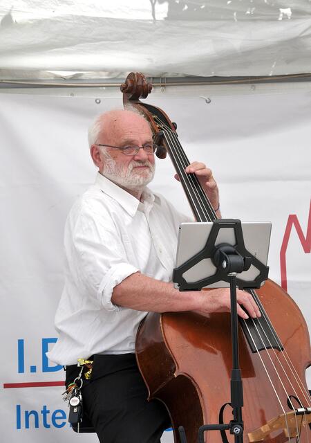 "Hot 4 Jazz" spielt Jazz der goldenen 20er.