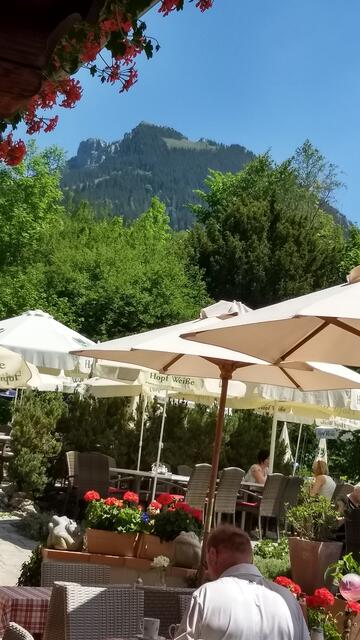 Schaut man zur Seite - auch da wunderbare Berge