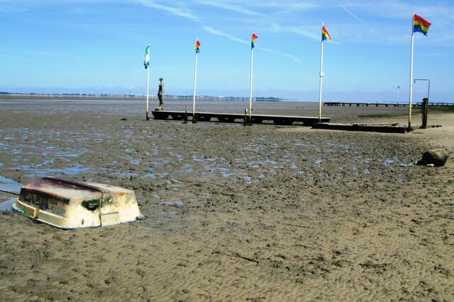 "Die Jade" von Dangast wendet ihren Blick über den Jadebusen vor Wilhelmshaven. Das Werk "Jadegöttin" erschuf Karl-Heinz Herzfeld, Neuss und Insel Hombroich, der sich Anatol nennt.