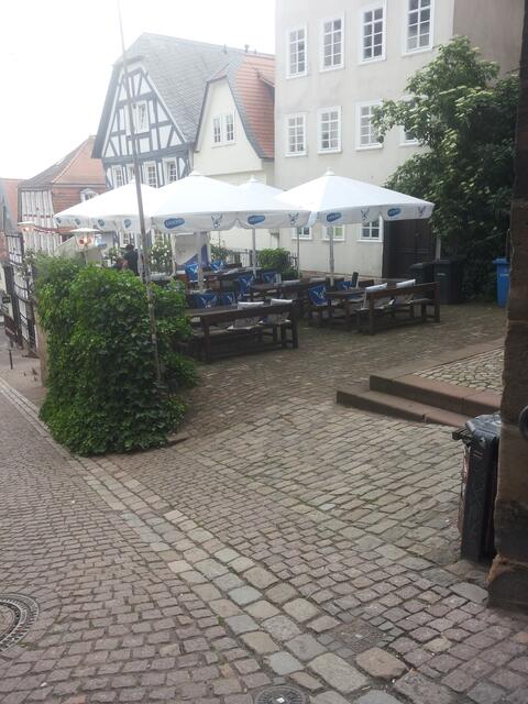 vorbei an Biergärten und