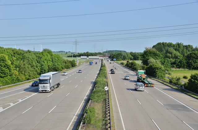 02.06.2017 © AW  Erstaunlich wenig Verkehr auf der A7. Immerhin ist es der Freitag vor dem Pfingstwochenende um 17:15h