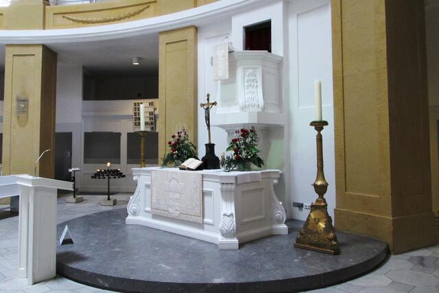 Altar und Kanzel von St. Lamberti.
