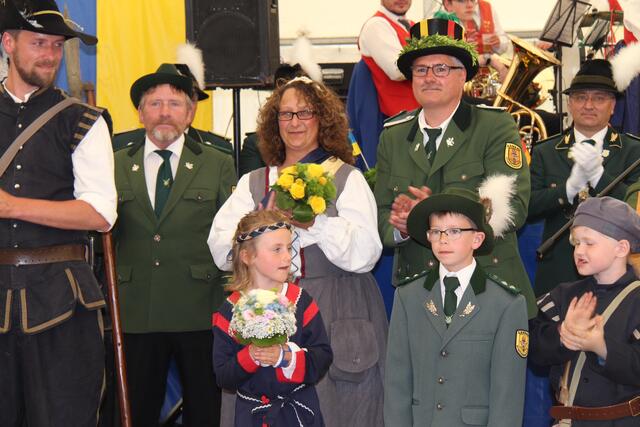 Sandra und Joachim Nitz mit Leon Radtke und Maya Menkel.