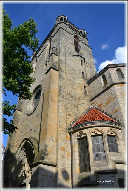 Hauptportal der Lutherkirche Hannover (Foto: Katja Woidtke)