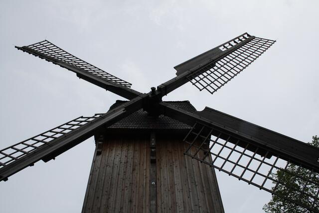 heute hat die Mühle Segelgatterflügel (zur Bespannung mit Stoff), in Hohenbostel waren es Jalousieflügel mit verstellbaren Klappen