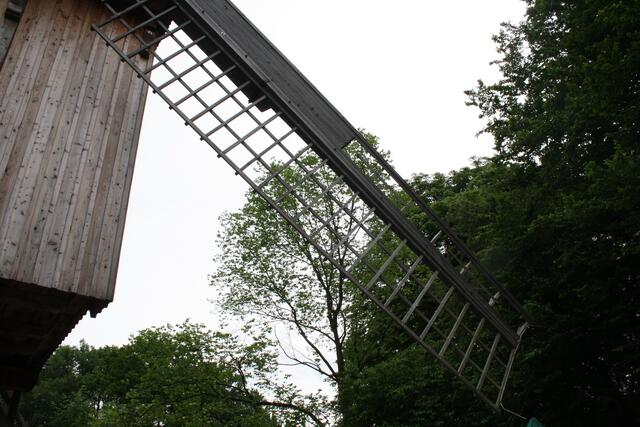 der nahe Baumbestand lässt heute einen vernünftigen Windbetrieb nicht zu