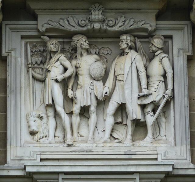 Das Mittelalter geht vorbei. Die Neue Welt wird wiederentdeckt. Nach dem Wikinger Leif Eriksson ist es 500 Jahre später Kolumbus, der amerikanischen Boden betritt. Die Spanier bringen das Christentum mit dem Schwert, und sie bringen Krankheiten mit. 100 Jahre nach Kolumbus haben 90 Prozent der Ureinwohner den Tod gefunden.