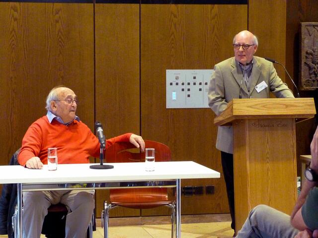 Denis Goldberg mit Redner Ulli Kowalke