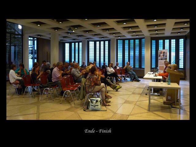 "färtsch" ... Ende der Veranstaltung, brav wird geklatscht