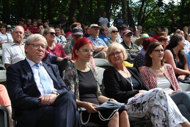 Ministerin Diana Golze führte Gespräche mit Geschäftsführerin Sabine Sickau (rechts) und dem Vorstandsvorsitzenden der Stephanus-Stiftung, Pastor Torsten Silberbach.