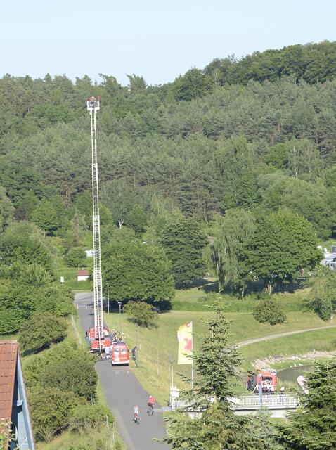Hoch hinaus -  Drehleiter mit Gelenkarm 23 m Höhe