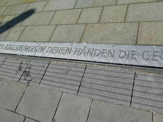 ... in deren Händen die Gegenwart...