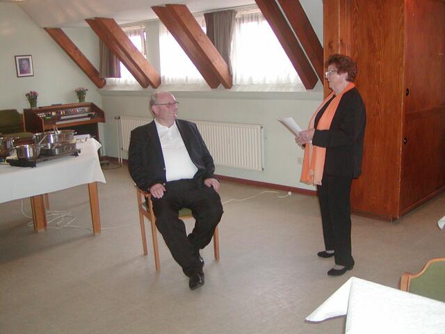 Pfarrer Dieter Hummel und Frau Rosa Schmidt (Foto: Lydia Heinbächer)