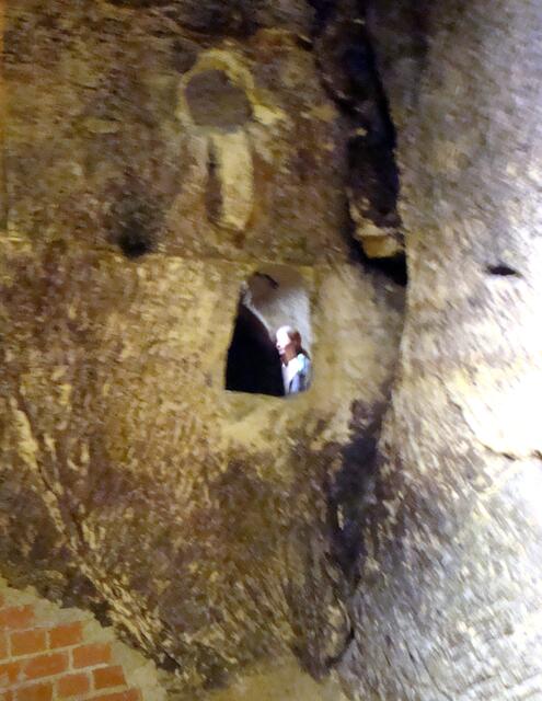 Viele Betroffene mit  traumatischen Erinnerungen wagten keinen Besuch im Keller auch Jhre später nicht