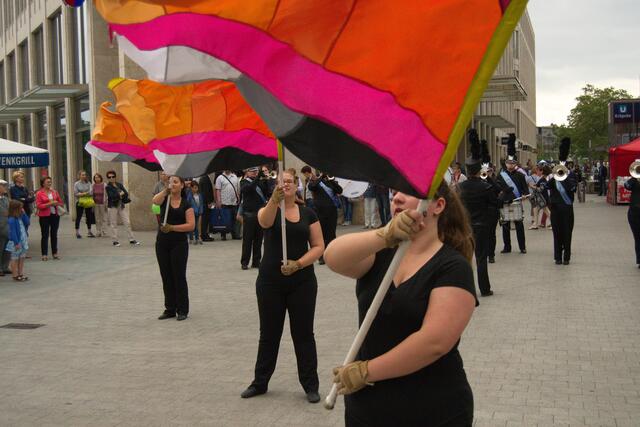 Fahnenschwinger der Marching Band Flying Drums Hannover