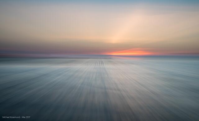 Abstraktion und Reduktion: Sonnenuntergang auf das Wesentliche reduziert. Farben und Strukturen!