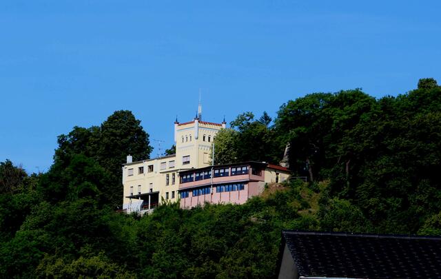 Zur schönen Aussicht. (Schon recht hoch).