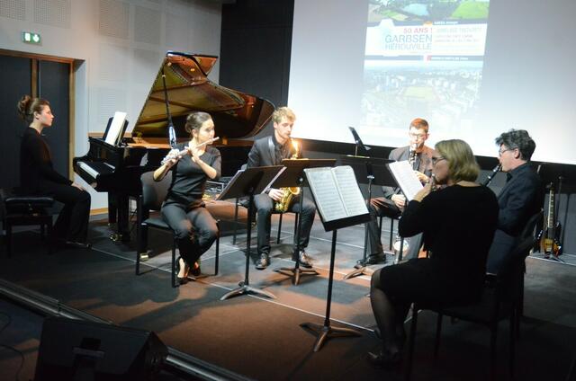 gemeinsames konzert von musikerInnen aus Hérouville...