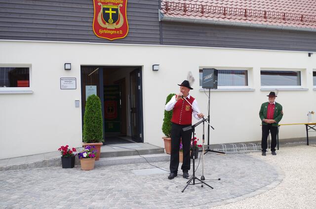Georg Miller, musikalischer Leiter der Trachtenkapelle, bei seiner Rede