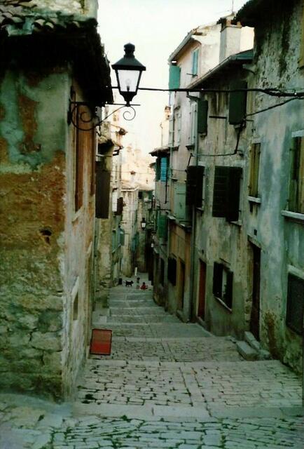 Eine der vielen Gassen in Rovinj.