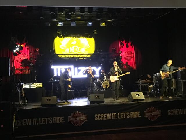 Feier mit Live Band "Thin Lizzy"