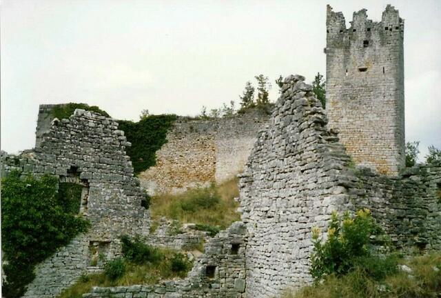 Ruinenstadt Dvigrad bei Kanfanar.                                       https://de.wikipedia.org/wiki/Dvigrad